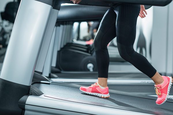 woman burn more calories on the treadmill